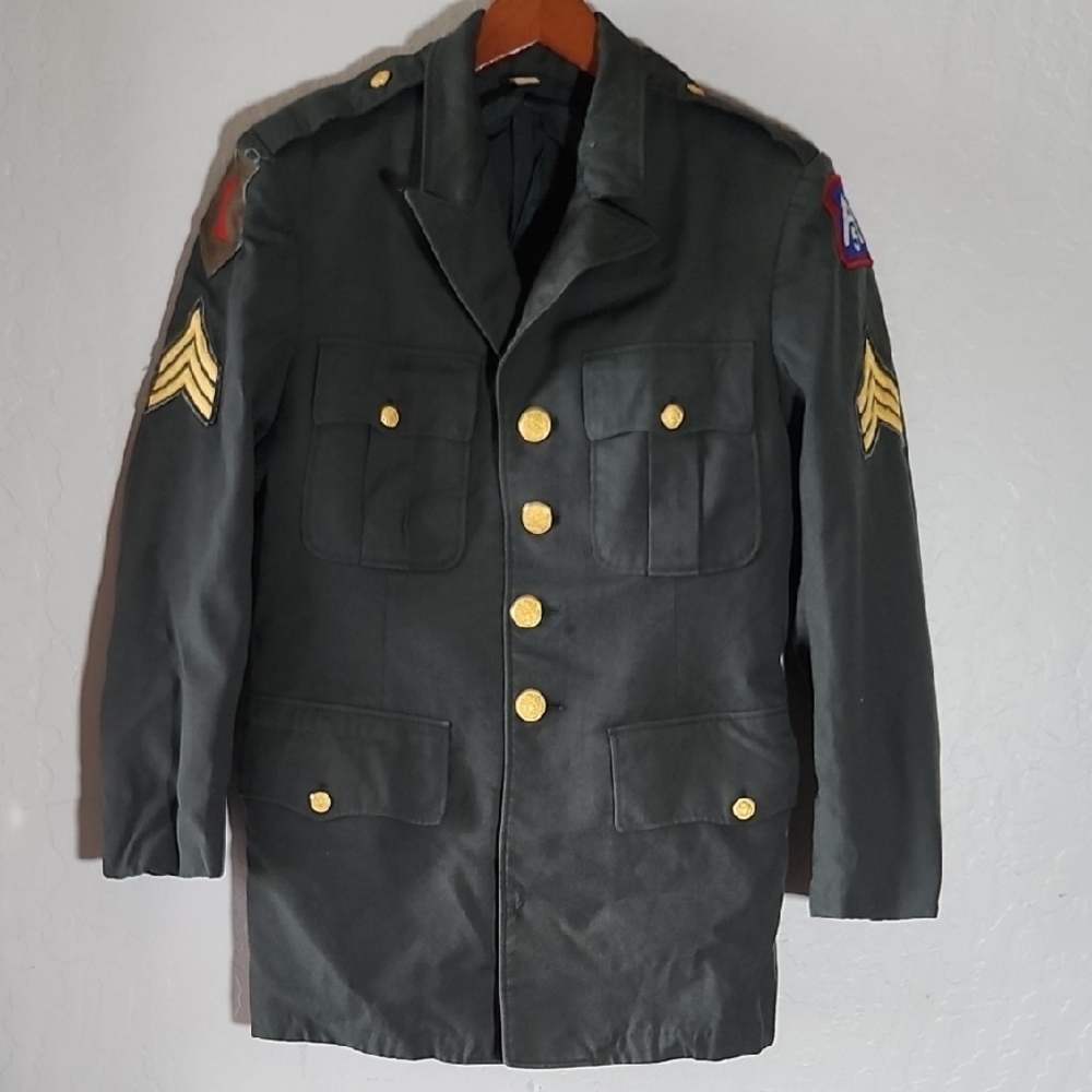 VintageMILITARY Jacket with Patches 37R